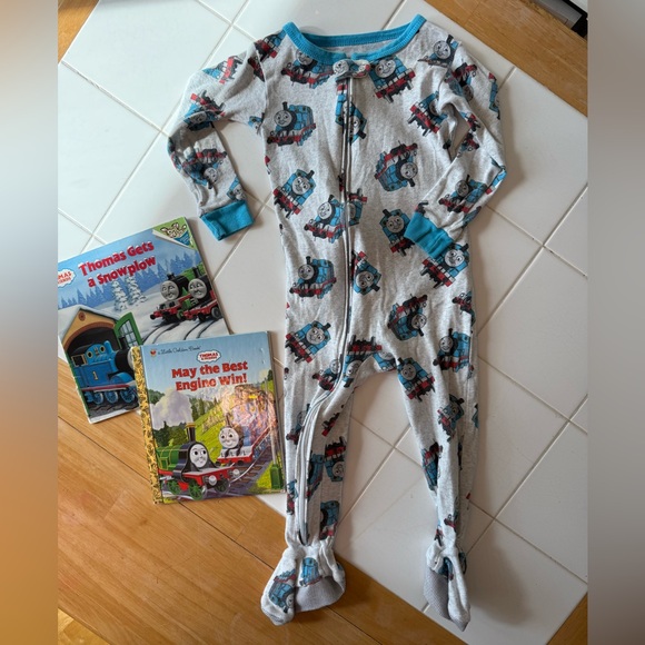 Thomas the Tank Engine Carters 2T One-Piece Footie & Thomas the Train Book Lot - Picture 6 of 6